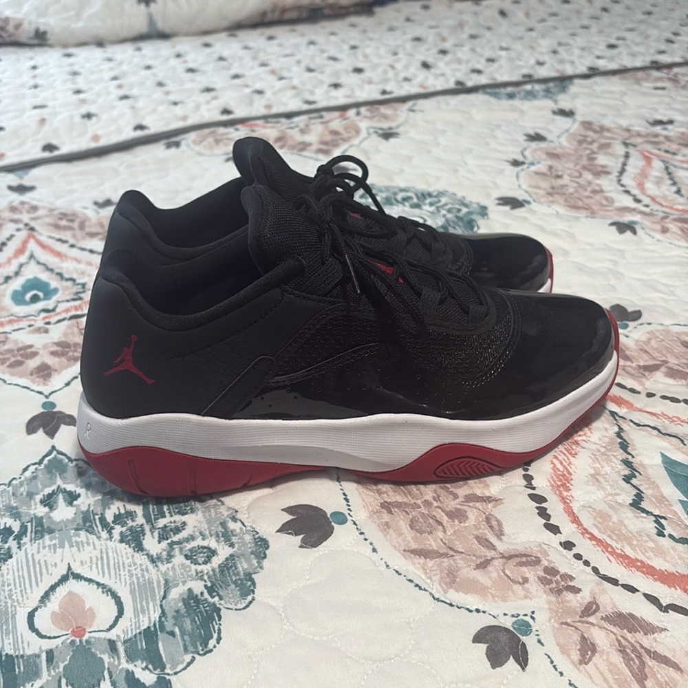 JORDAN 11 CMFT LOW 'BRED' 8.5 Men’s